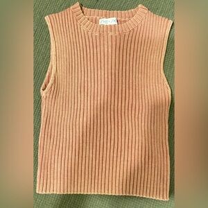 Sleeveless crop top Size: Large